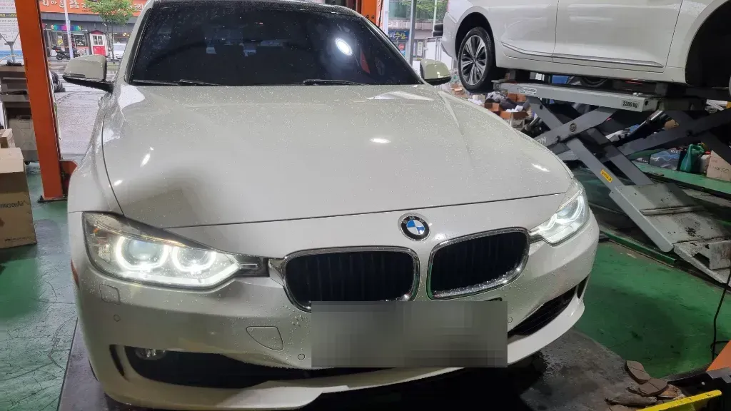 BMW F30 320d 냉각수 부족 경고등 점등으로 워터커넥터 교환