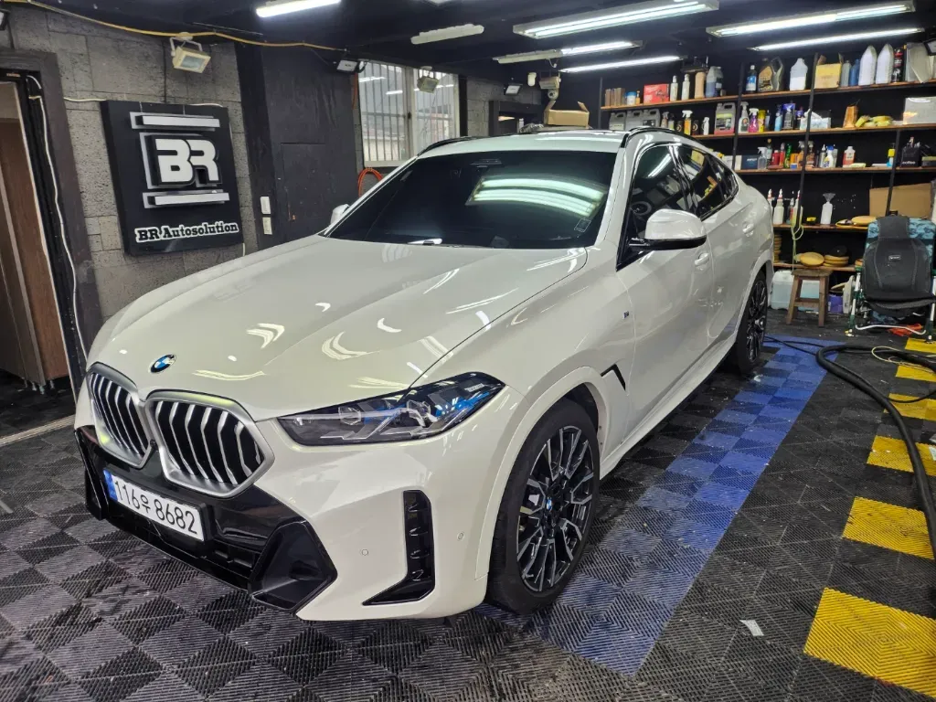 BMW X6 차체 좌측 깊은 사고 깔끔하게 완료했습니다