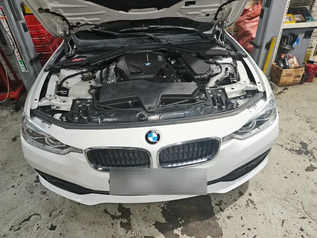 BMW 320d 엔진 뒤쪽 오일 누유 크랭크 리테이너 교체 작업