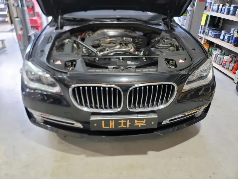 광주 양산동 BMW 750d 워터 커넥터 교체 수리 작업 by 내차를부탁해 광주점